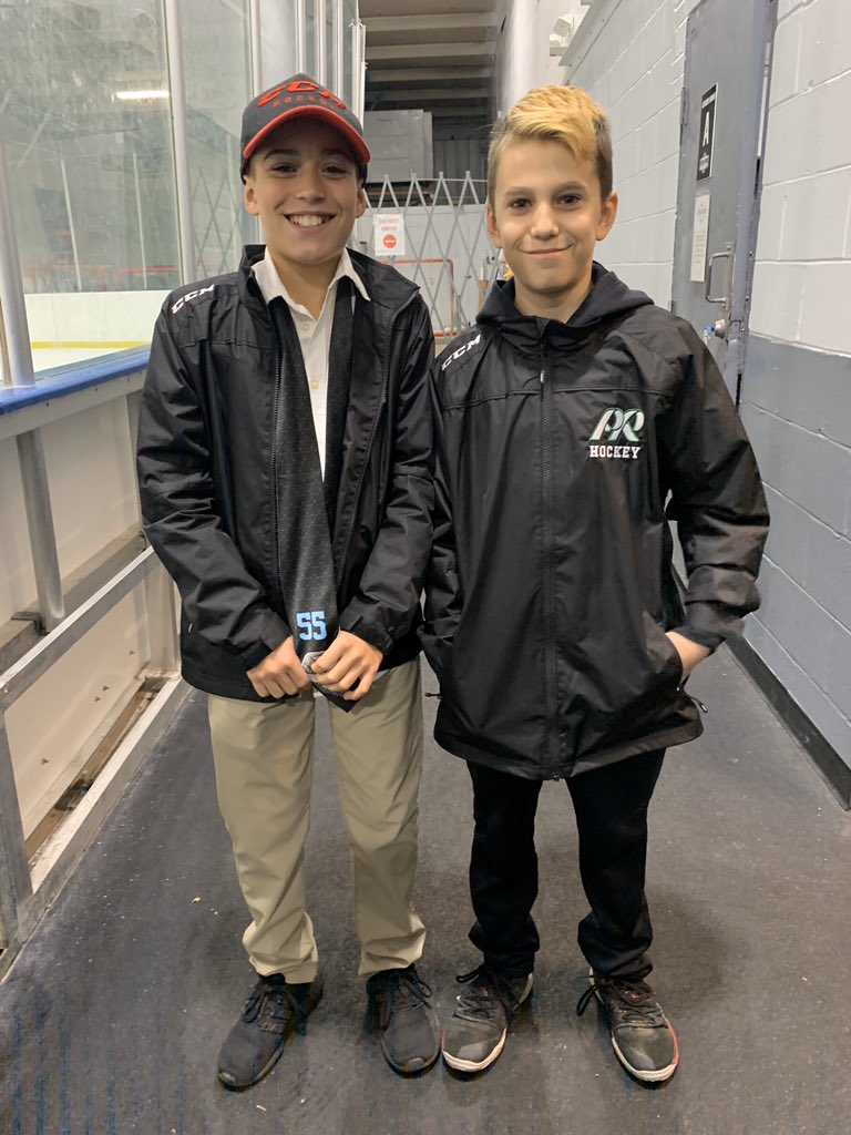 TravisLRB's tweet image. Not the best nite between the pipes tonight but once again the goalie union stands tall...two ex teammates happy as larks to compete against each other.#friendsfirst #DoubleNickels #cantwinthemall
