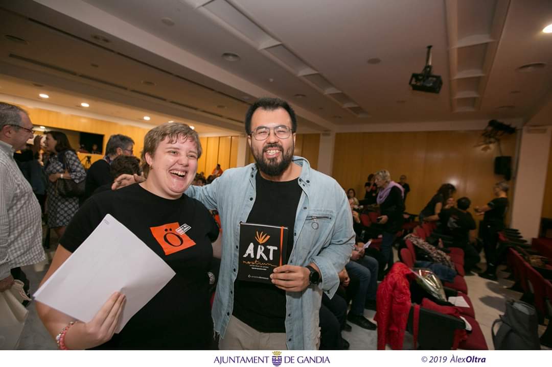 Natalia36188190's tweet photo. Aquí más fotos de la presentación de la agenda con un político del ayuntamiento de aquí gandia https://t.co/HpLm6XMe8t