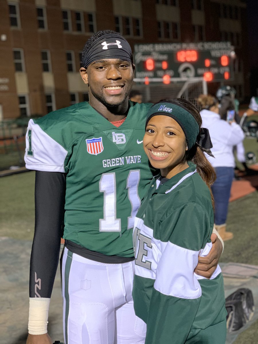LambersonErin's tweet photo. What’s the Wave? Senior Recognition Night #lbwhatsthewave #wavefootball https://t.co/6X6yOiZm8a