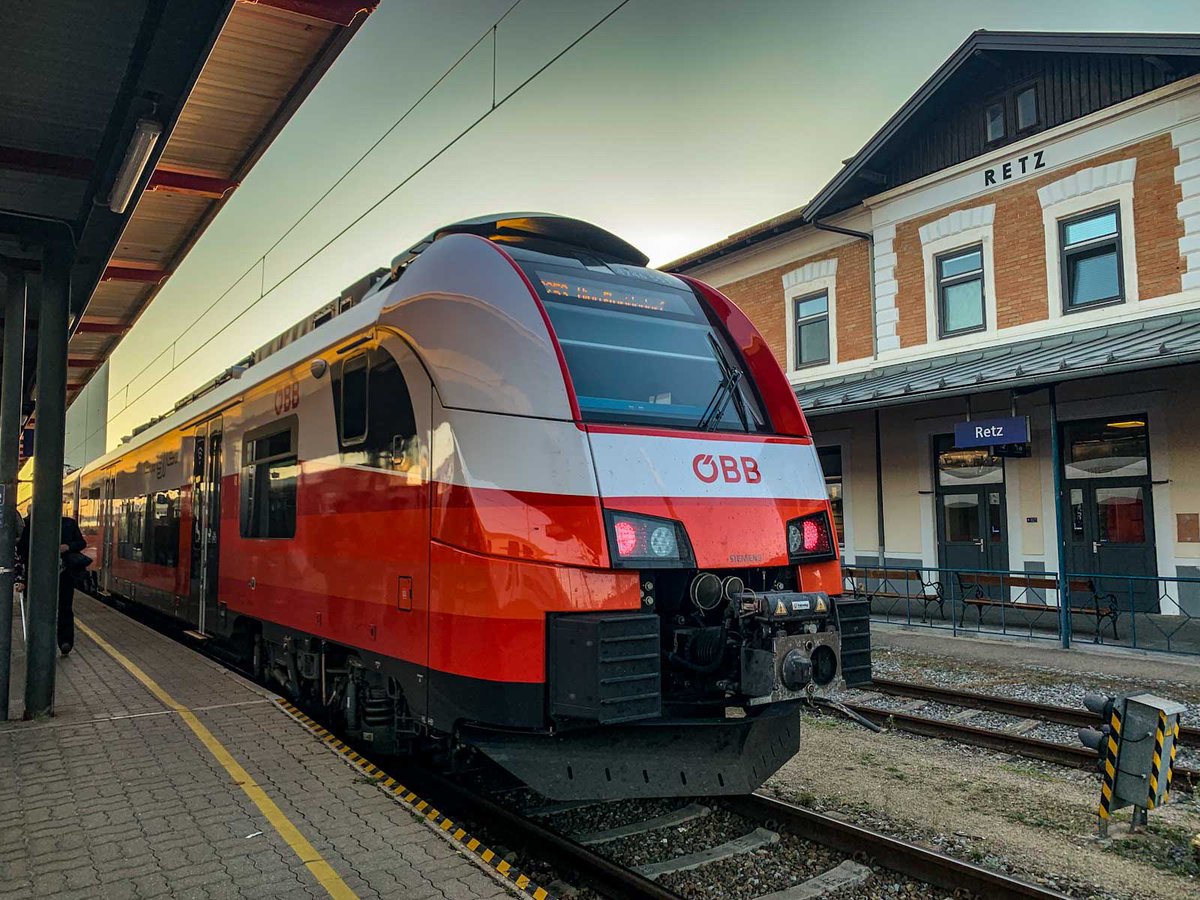 paulgregor23's tweet photo. #nahverkehr #desiromainline #rex3 #retz #Nordwestbahn #Stundentakt nach #Wien #mobilität @unsereOEBB @VCOE_AT @NikiSchmoelz https://t.co/wX3fyFCKZ8