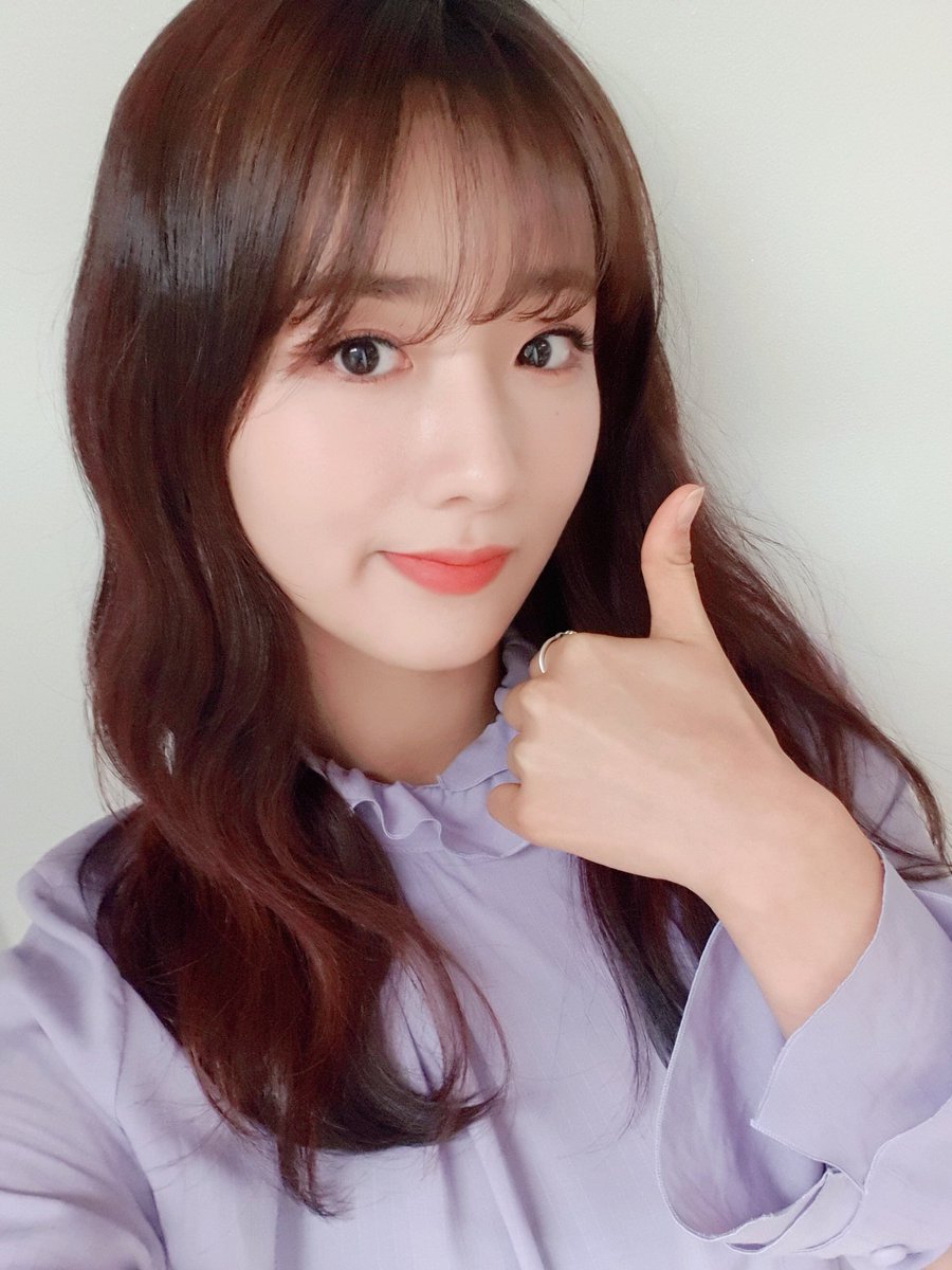 Apink_2011's tweet photo. [#에이핑크] #배틀트립 MC 보미 등장🐰
보미와 함께하는 두근두근 힐링타임💘
지금 바로 함께해요
사랑하는 MC뽐😆💜

#Apink #윤보미 https://t.co/0fEe38O4vu