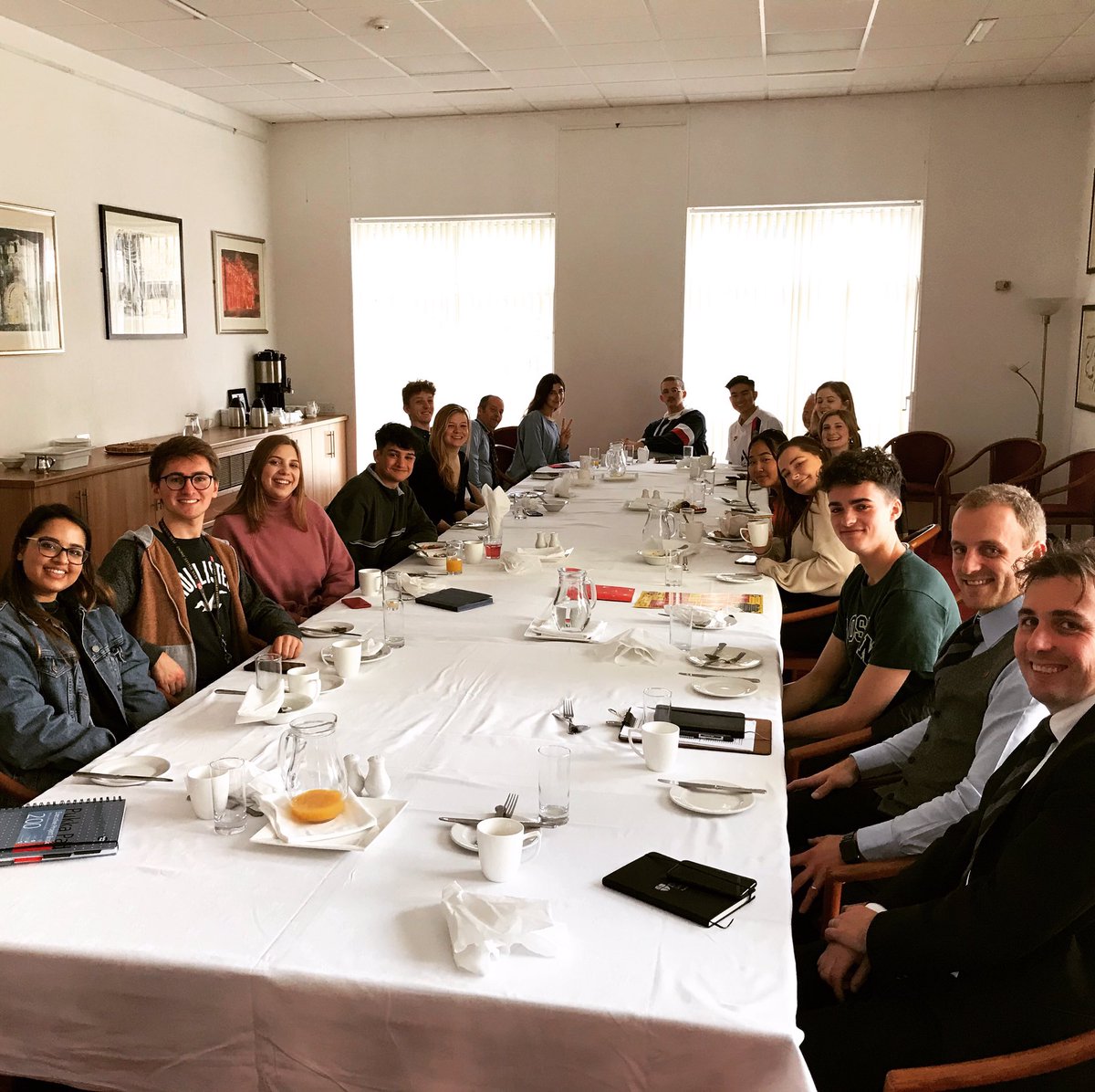 vanmildert1965's tweet photo. Great staff and student lunch this week to reflect on #Induction2019 Enjoyed remembering the fantastic activities but also thinking about how we can make things better next year! Huge thanks to JCR & MCR Execs and Freps who worked so hard esp. Senior Frep #MildertMeans #thanks https://t.co/R6fHatxfbI