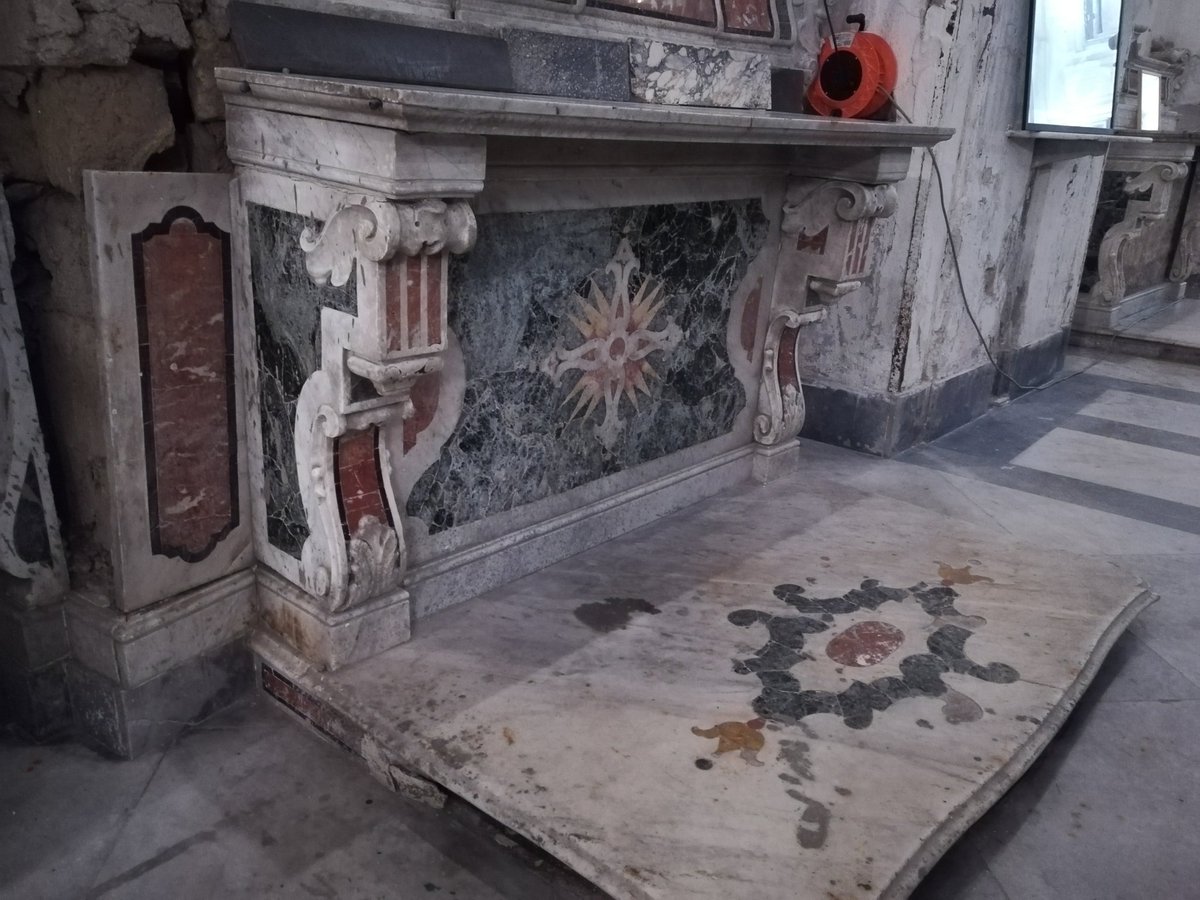La_Valigia_diC's tweet photo. Napoli è una città-scrigno: sotto la strada che calpesti, nei sotterranei del palazzo in cui abiti, c'è un mondo appartenuto a un'altra epoca e che oggi rivive grazie all'impegno di associazioni come lo SMMAVE.
#aitbitaca #festivalitaca https://t.co/1EXeteOYoJ