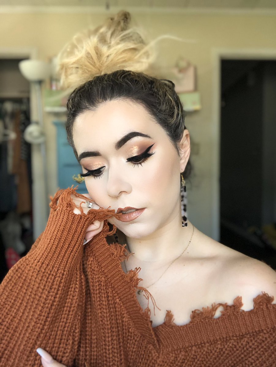 mindipunch's tweet photo. 🍂🍁 @BenefitBeauty @tartecosmetics @norvina1 @OFRACosmetics @ABHcosmetics @MorpheBrushes @juviasplace @ColourPopCo https://t.co/scXpv7zOMy