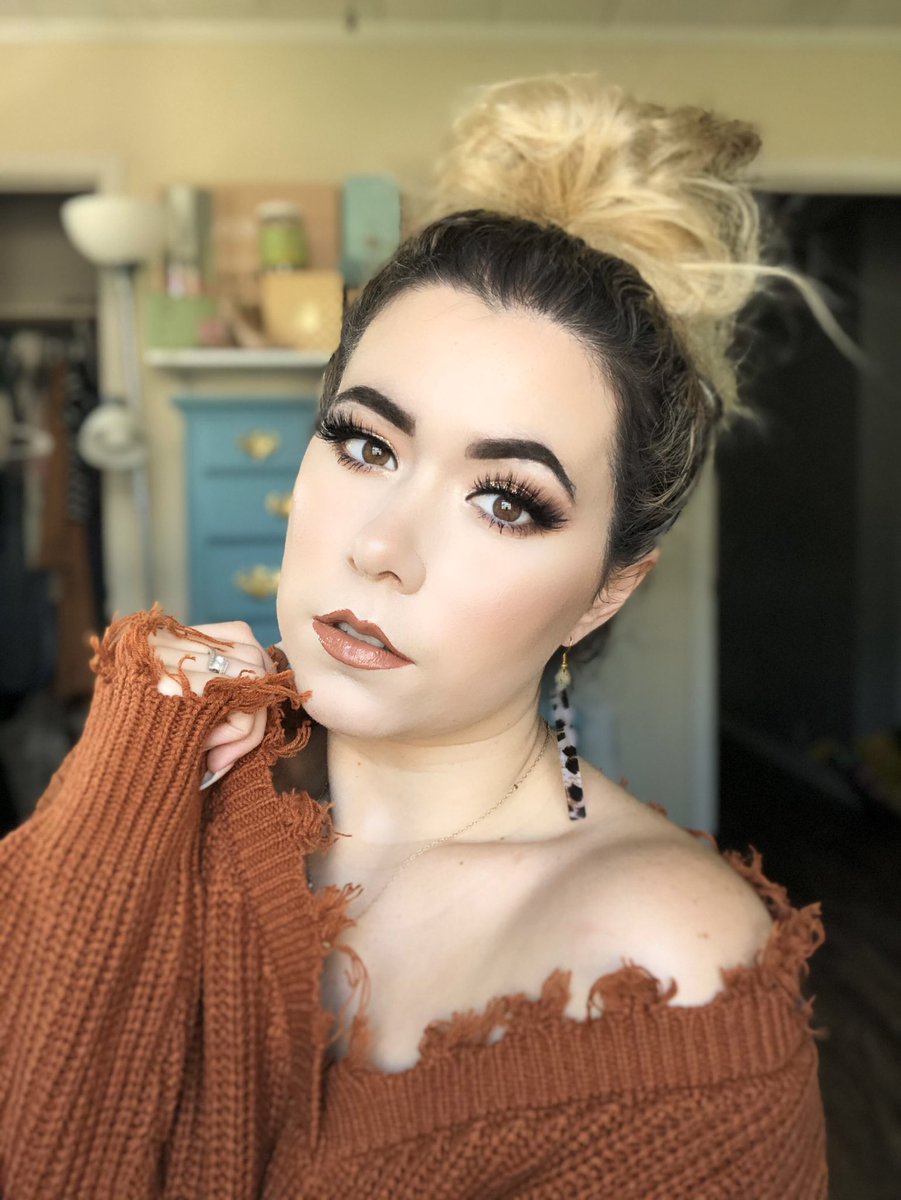 mindipunch's tweet photo. 🍂🍁 @BenefitBeauty @tartecosmetics @norvina1 @OFRACosmetics @ABHcosmetics @MorpheBrushes @juviasplace @ColourPopCo https://t.co/scXpv7zOMy