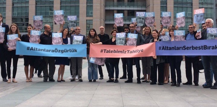 ExInt24's tweet photo. 17 free speech and rights groups issue joint statement ahead of next week’s second hearing in #Altans retrial, calling once again for all detained defendants to be released and charges to be dropped
https://t.co/HxtxpbyeDX https://t.co/8Kf5urVDiX