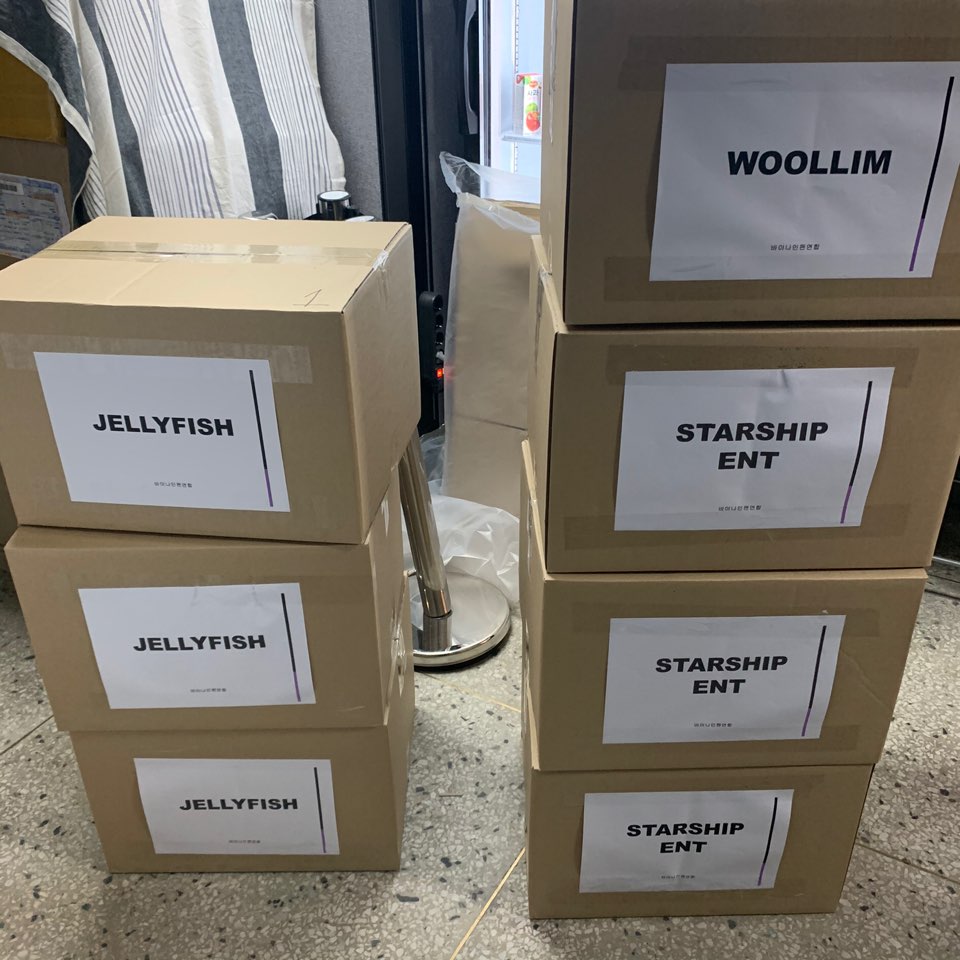globalby9's tweet photo. 📌 INFO.

Some boxes have been sent to the various agencies of BY9 members. The boxes have the following content:

- Office supplies.
- Commercial proposal for BY9.
- Handwritten letter.
- Fan-song created especially for BY9.

Thank you for your continued support. https://t.co/xfMlObA7lK