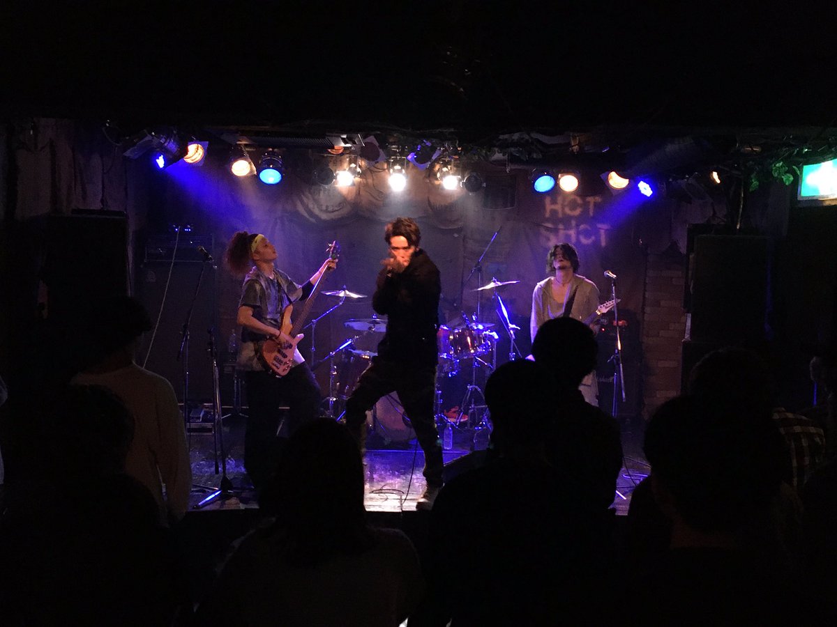 HOTSHOTofficial's tweet photo. 11/2(土)
3組目／Def Set Boy$

大久保初上陸‼︎
Def Set Boy$がHOTSHOTをclub状態に！ハードなプレイにエレクトラップが最高にキマってました！
ステージもフロアも関係ない。マジでイケてる奴らです！！
要チェックです。ライブハウスで遊ぼうぜ！ https://t.co/kbrquqCUuQ