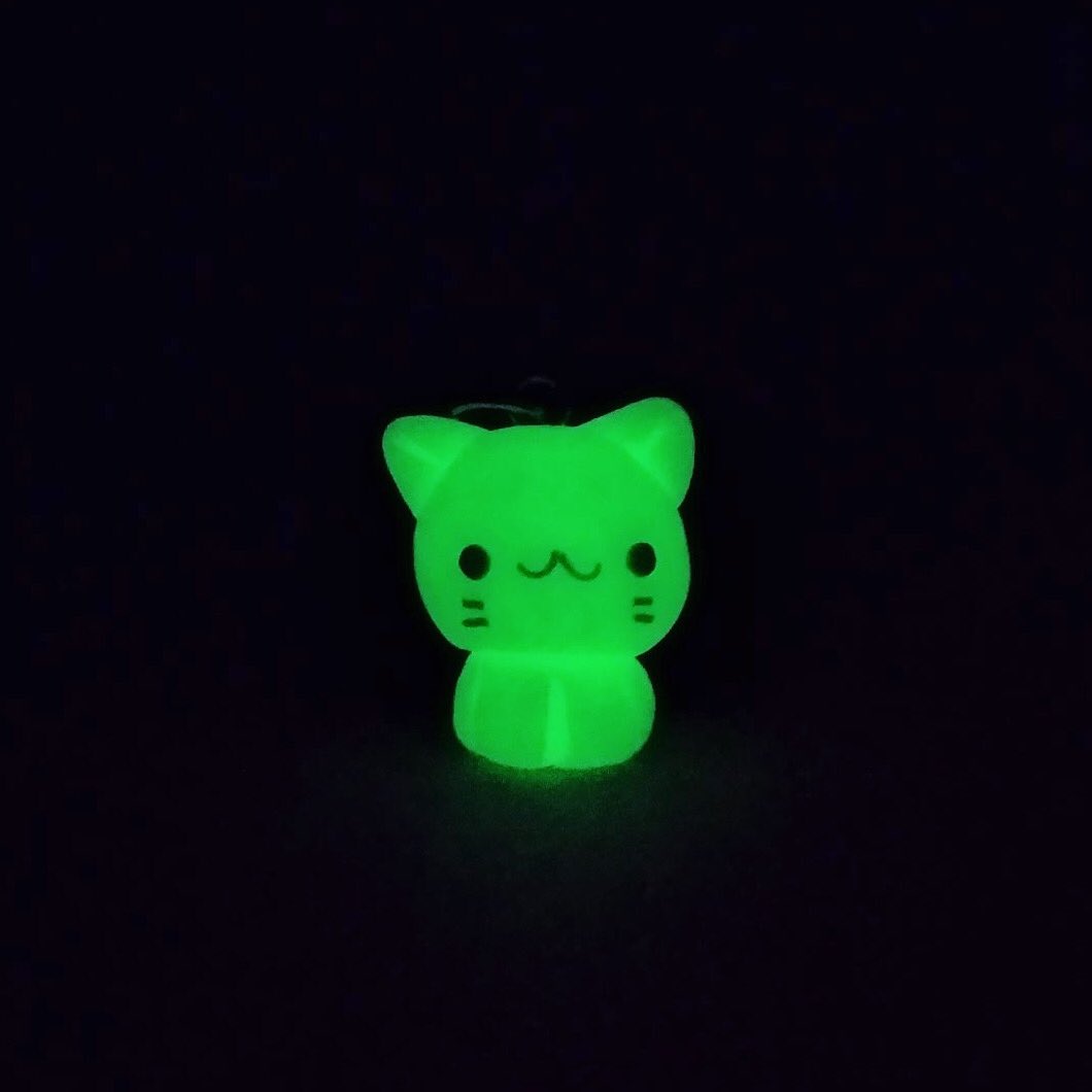 Happy #caturday everyone!!! 
Mommy is working so hard and made a little friend that glow in the dark! 🙀
(🔗etsy.com/shop/suzikute)

#catlover #cutecat #catclay #catcharm #glowinthedark #funnycat #happyday