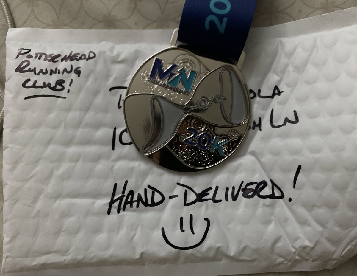 CHearthstone's tweet photo. When you have friends in high places. #HandDelivered @PotterheadRuns @MuggleNet @MuggleCast #MN20 https://t.co/bbmuYclu4J