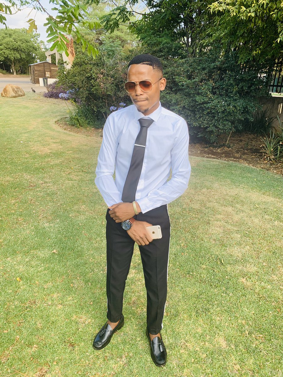 MMakgonye's tweet photo. The Boy Is Focused ππ#PromathsAlumni Gala Dinner 2019 Pretoria π https://t.co/YyYk6dd6ex