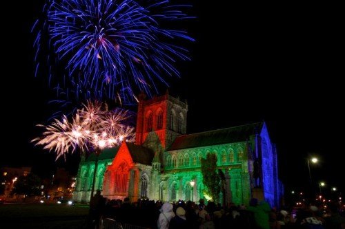 It’s green for go for Paisley Fireworks Spectacular tonight! 👍

Wrap up warm and head down from 6.30pm to enjoy the 90s classics courtesy of Pulse FM before the display gets under way at 7pm.🎶

➡️paisley.is/featured_event… 

#PaisleyFireworks