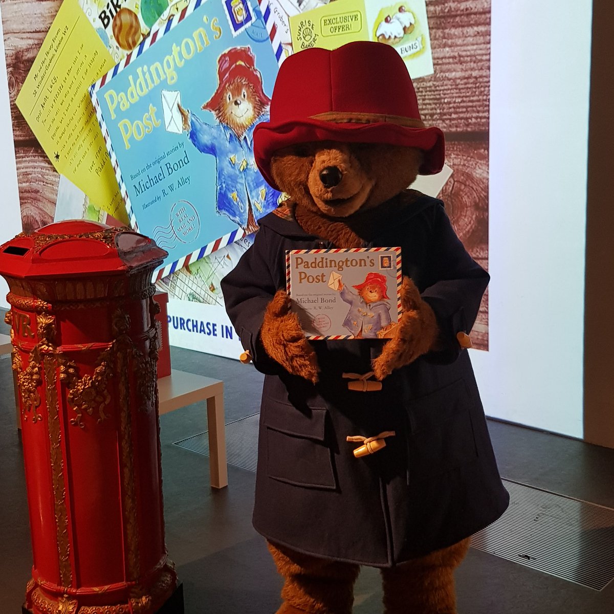 HarperCollinsCh's tweet photo. If you missed the first storytime session, come along for the next one at 1:30pm at @thepostalmuseum! You can even meet @paddingtonbear. #PaddingtonsPost https://t.co/GM6LRwt0dW