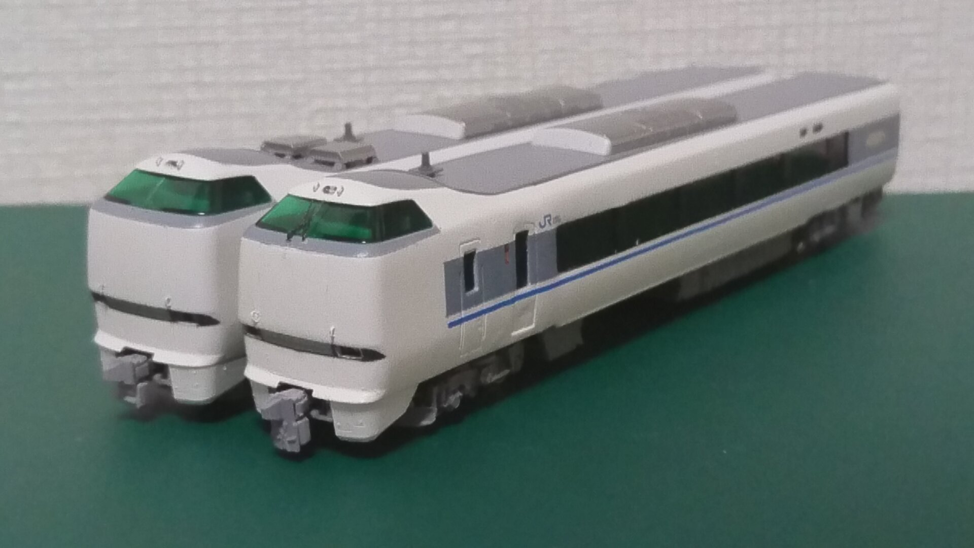 683系4000番台T50編成が中間車増結の12両貫通編成で運転される