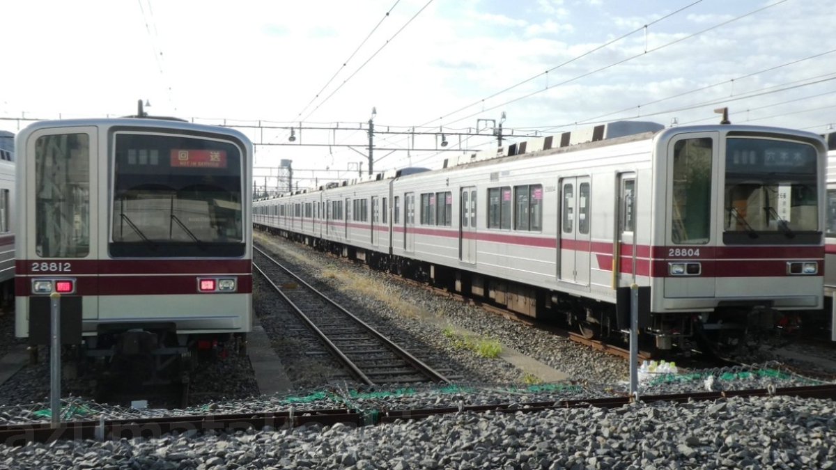 azumatakeshi's tweet photo. 【東武20000系 21804F 10月で検切れ そろそろ廃車回送か?】
20000系 21804F、21812F 2編成 北春日部で運用離脱中
https://t.co/Uduf6jAZum
#東武 #北春日部 #20000系 #20050系 #21804F #21812F #疎開留置 #運用離脱 https://t.co/Y9ldq0TTYE