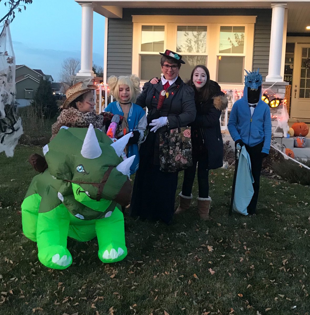 skmason's tweet photo. Great time trick or treating with the kids https://t.co/o5ynGoCwnX