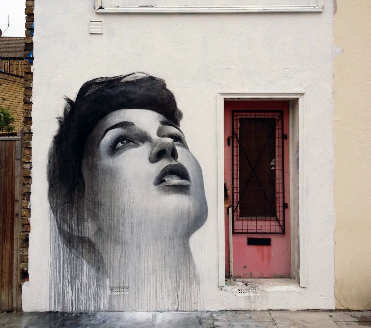 Lovely work by UK artist Ben Slow in Dalston, London, UK (2012)

#streetart #mural #murals #graffitiart #graffiti #benslow #dalston #london #londonstreetart #londongraffiti #uk #londonmurals #face #girl #beauty #portrait

📷 via streetartnews.net | bit.ly/34gFqkv