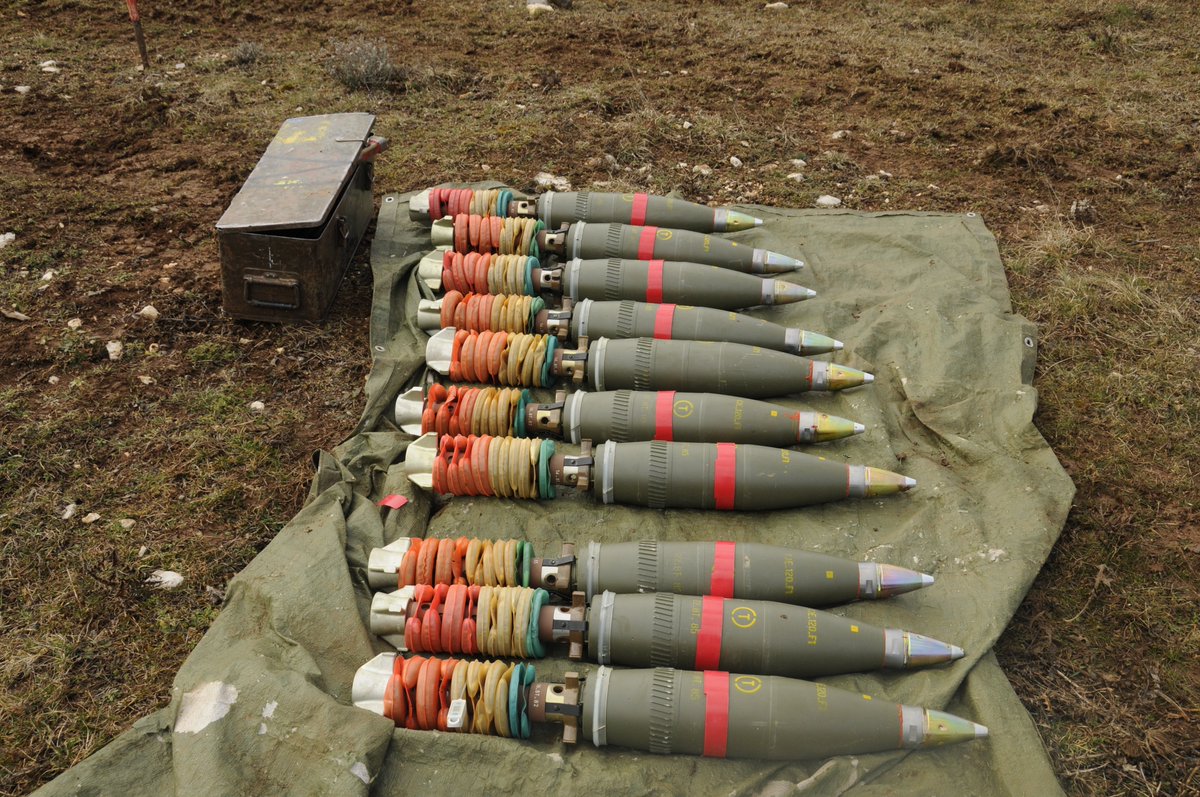 TheatrumBelli's tweet image. Sur le corps des munitions de #Mo120RT vous pouvez voir les rayures permettant l'autorotation de l'obus durant sa trajectoire (8200 m max / 13000 m avec un propulseur additionnel) jusqu'à l'impact.