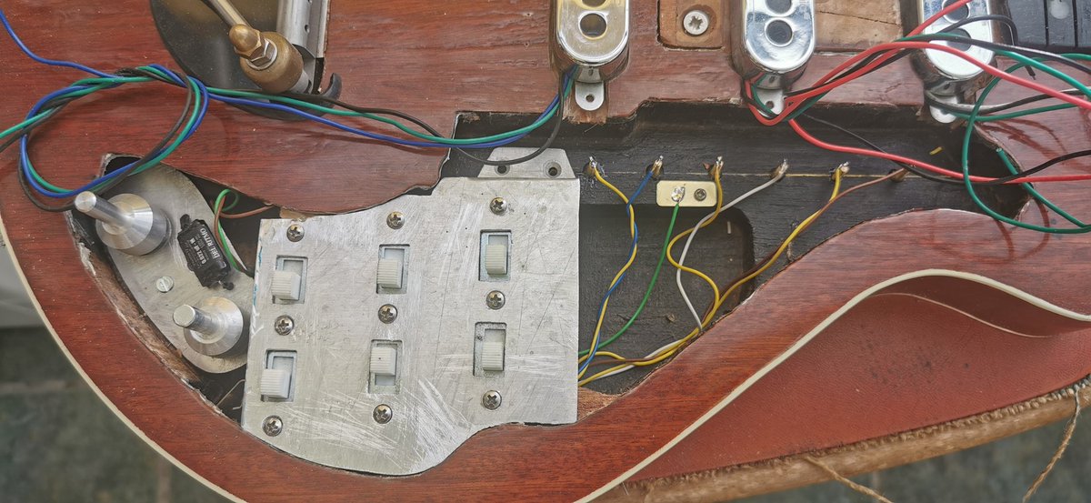 RSLibrary2012's tweet photo. A revised wiring write up will be on the website soon.
Including polarity posts, switch wiring, pots and pickups
#RedSpecial #Guitar #Wiring #Burns #BrianMay #Queen #RSL
#RedSpecialLibrary https://t.co/bcWKjYtpwj