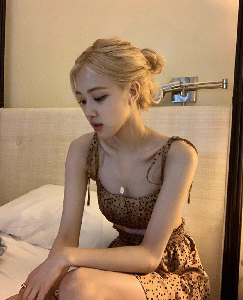 MilkUtopia's tweet photo. チェヨンのこういうガーリーなコーデが大大大好きなのですが、美が溢れすぎている、、😣 https://t.co/Cp9ER0h8um