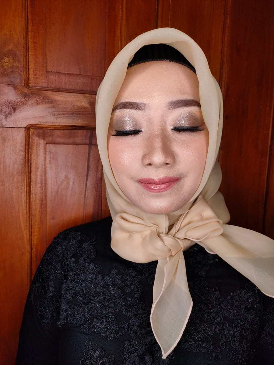 ErnanamiWardrob's tweet photo. BEAUTY MAKEUP https://t.co/0gZ4LxWeU9 https://t.co/EdPtkJ8hRQ
