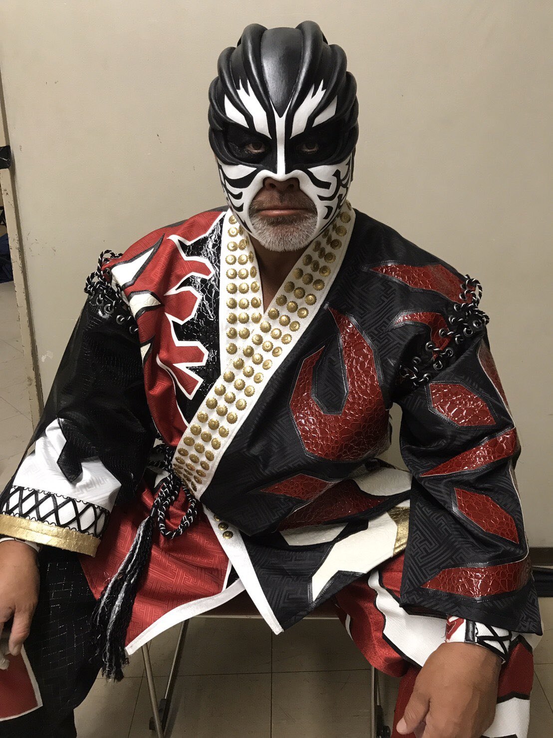 グレートムタ　応援頭巾　応援マスク　赤、黒２枚セット グレートムタ 応援頭巾 応援マスク 赤、黒2枚セット グレートムタ