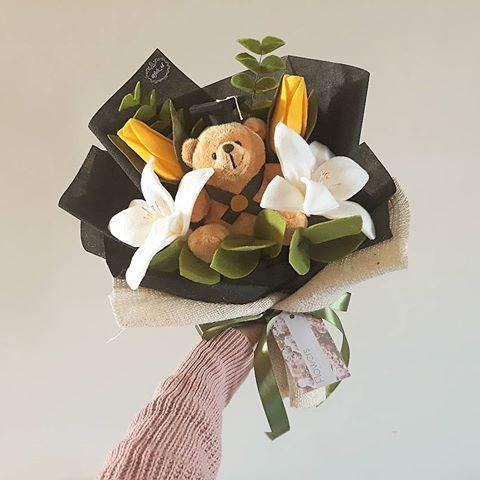 ddoyeoon's tweet photo. [🎁] Happy Graduation! 🎉🥳🍾🎓👨‍🎓👩‍🎓@haselveit @anuelfs @aItcrego @starbucvk 
“Before you act, listen. Before you react, think. Before you spend, earn. Before you criticize, wait. Before you quit, try.”
– William Arthur Ward

#VSTGraduationDay
#Mémoiredlalune https://t.co/ds4QM2gFdu