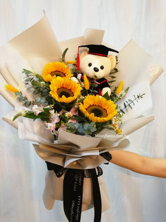 ddoyeoon's tweet photo. [🎁] Happy Graduation! 🎉🥳🍾🎓👨‍🎓👩‍🎓@haselveit @anuelfs @aItcrego @starbucvk 
“Before you act, listen. Before you react, think. Before you spend, earn. Before you criticize, wait. Before you quit, try.”
– William Arthur Ward

#VSTGraduationDay
#Mémoiredlalune https://t.co/ds4QM2gFdu