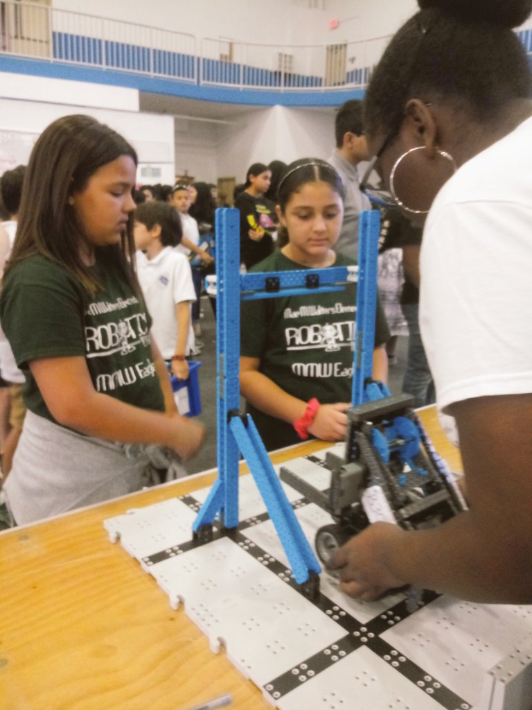 Mary_Murphy17's tweet photo. Bots are best! Proud to be volunteering w/ @PLTWorg teachers, 4th annual Jr. Orange Bowl, #MiamiSpringsRec supporting @REC_Foundation & @botsforall. Elementary/middle #PLTWstudents getting ready! Stay tuned for the action!
@diez_marco @regulatorawm @b55b7e1116ed4bc https://t.co/8cO9hTOazj