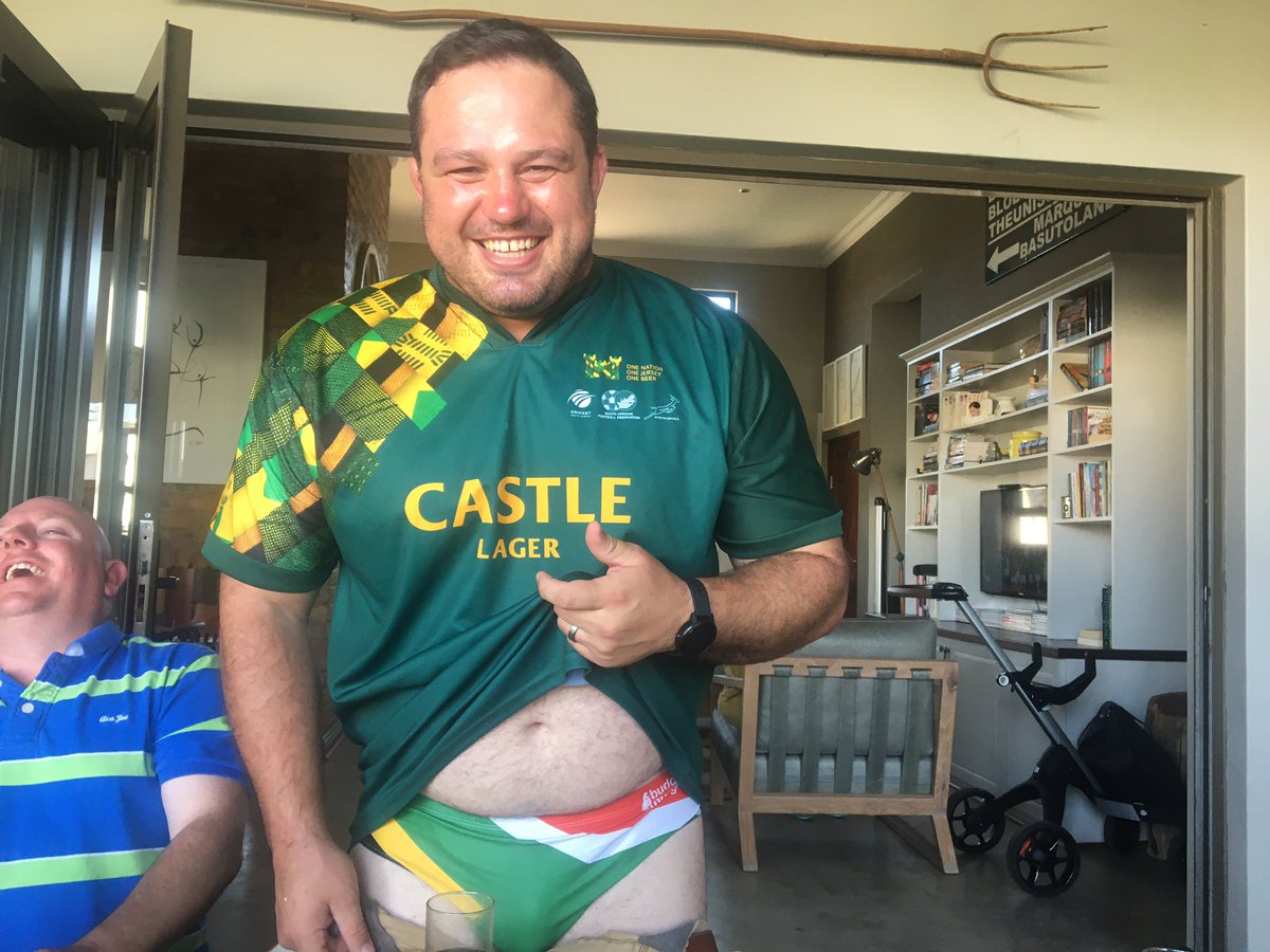 Neil_Cloete13's tweet photo. Springbok @wiandup1 supporting the boks!!Bokke you beauts!!🍺 🏆 https://t.co/COrYetJnv6