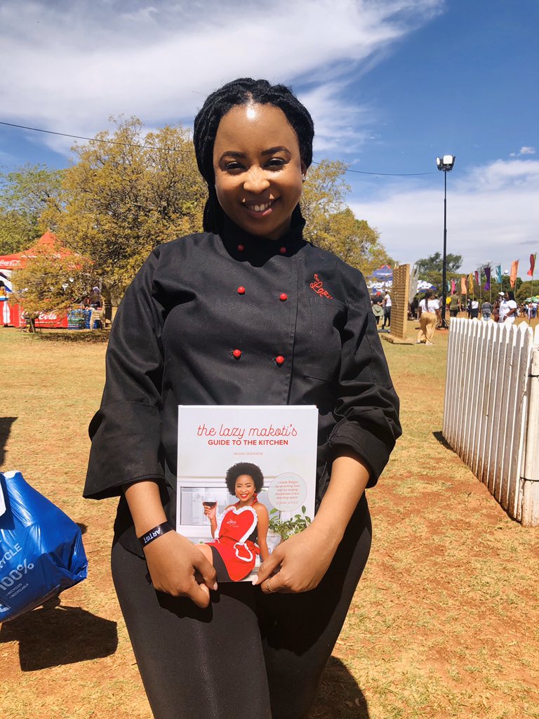 yaronafm's tweet photo. @thelazymakoti’s Guide to the kitchen is available in BW. Grab a copy from Exclusive Books & CNA & indulge 🥘🍱 @TshwaneFoodFest #TshwaneFoodFest #SouthAfricanTourism #BotswanaMeetSouthAfrica #Province #Experience #Tshwane #TravelToSA https://t.co/4RTNQu2p0n