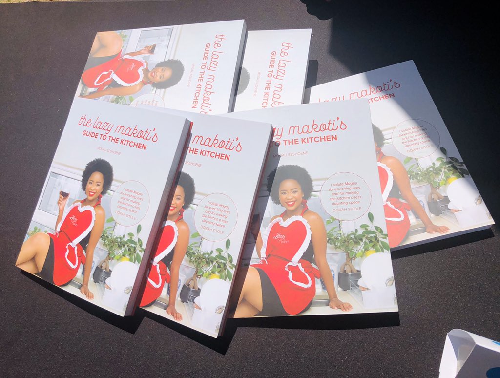 yaronafm's tweet photo. @thelazymakoti’s Guide to the kitchen is available in BW. Grab a copy from Exclusive Books & CNA & indulge 🥘🍱 @TshwaneFoodFest #TshwaneFoodFest #SouthAfricanTourism #BotswanaMeetSouthAfrica #Province #Experience #Tshwane #TravelToSA https://t.co/4RTNQu2p0n