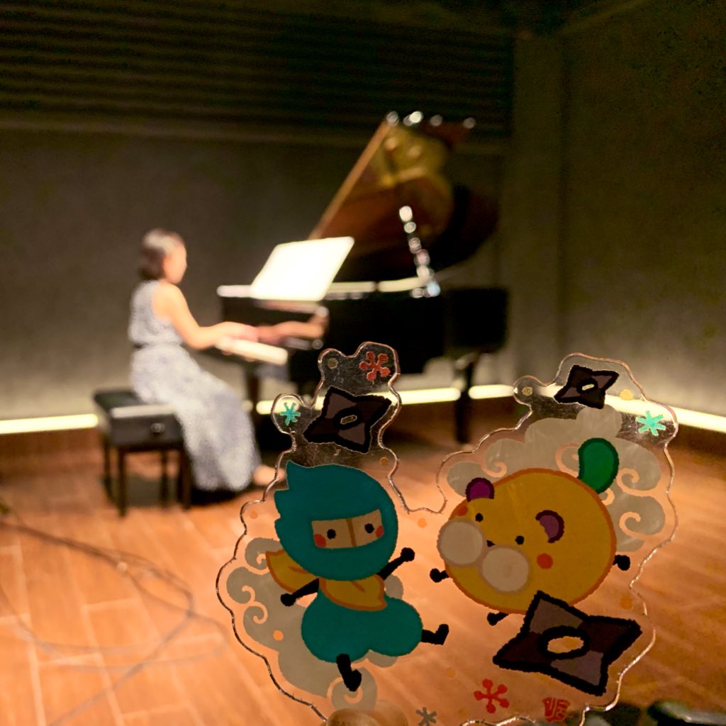 oshinobi_san's tweet photo. ピアノ演奏中に撮影タイムが･･･❗️
一緒にパシャリ|ω･)∞･)📸✨

#Frompf https://t.co/WQEIhMMSVX