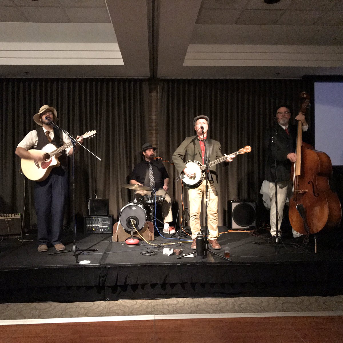 mitesol's tweet photo. The KufflinKs played a fun, eclectic set at the MITESOL reception Friday night! It was just what we needed after a day of learning. Thanks, guys! 🎶 🎵
#thekufflinks
#livemusic
#mitesol
#mitesolreception
#mitesol2019
#gvsu
#tesol
#esl
#education
#k12
#adulted
#michigan https://t.co/rA9Zp3IjXT