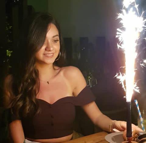 حبايبي شكراً لكل حدا عايدني مبارح شكراً لأمنياتكن و كلامكن الحلو ❤️
بحبكن كتير و ما يحرمني محبتكن الحلوة و الصادقة 😍
أما يلي ما عايدوني حفظتكن واحد واحد مردودة بأذن الله Hahaha 👌🏻