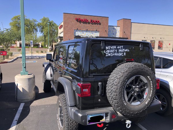 JohnTBrooks2018's tweet photo. Just leaving El Polo Loco fast food when I saw this guy drive up in a #JEEP. Being a #Jeep owner myself, struck up a conversation about the signs painted all over his Jeep Windows. Found out @LibertyMutual Insurance has not paid this guy in 18 weeks for his car accident claim. https://t.co/goaskvHwZ7