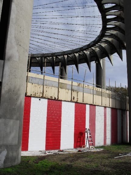 NYSPProject's tweet photo. The New York State Pavilion Paint Project is ten years old today! On November 2nd, 2009, Johnny and Mitch applied their first stripes on the NYSP. This photo is of those very stripes on that very day! We will be putting up anniversary related posts throughout the day #NYSPProject https://t.co/z1llJu7eAG