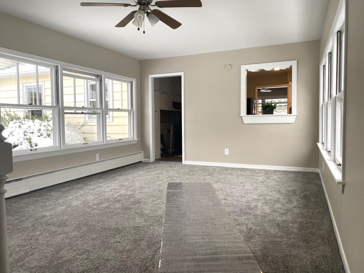_AmericanRealty's tweet photo. New to the market! Sycamore Charmer w/fresh paint, refinished hardwood floors, new carpet and appliances! 
🏡Offered at $139,000! #sycamoreil #alisonrosenowteam #amreal #ranches
https://t.co/Re3KHet5Vi https://t.co/cCLEZicJEc