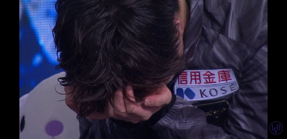 Yuzurunumber1's tweet photo. We love you and cheering for you Shoma. ❤😓
#ShomaUno 
#宇野昌磨 https://t.co/272aDvTc9o