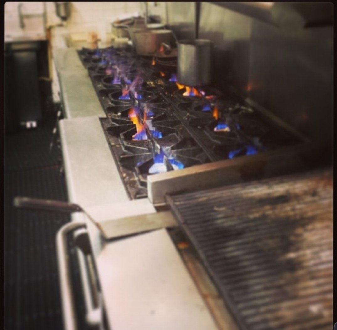 michaelsnewyork's tweet image. let there be Light..... Flame !!!
#30thAnniversary 
#MICHAELSNEWYORK #michaelisms 
#kitchen
#readyToCook