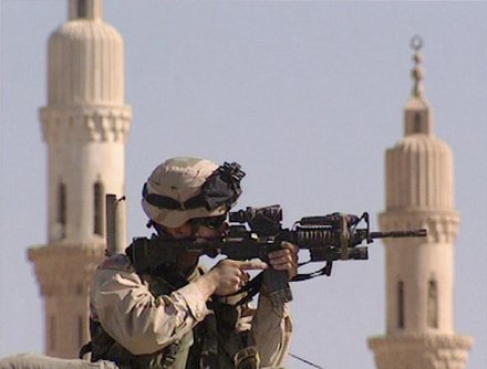 (...) mosquées car ils soupçonnaient les snipers d'y être embusqués.D'ailleurs, cette bataille propulseur à un homme du nom de "Juba" au rang de héros de la résistance.On raconte que ce sniper aurait tué, à l'aide de son fusil, au moins 37 soldats américains et aurait (...)