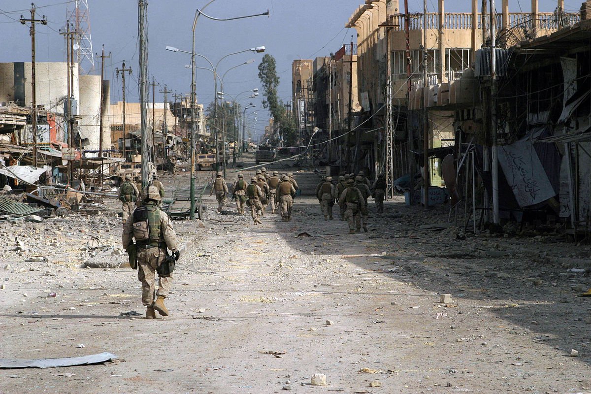 En une décennie, cette ville a connu 4 énormes batailles (la première étant celle opposant les USA à l'armée irakienne de Sadam).Ville martyre mais jamais soumise, Falloujah fera sans doute reparler d'elle dans les années à venir. Elle, le réservoir des rebelles de demain...
