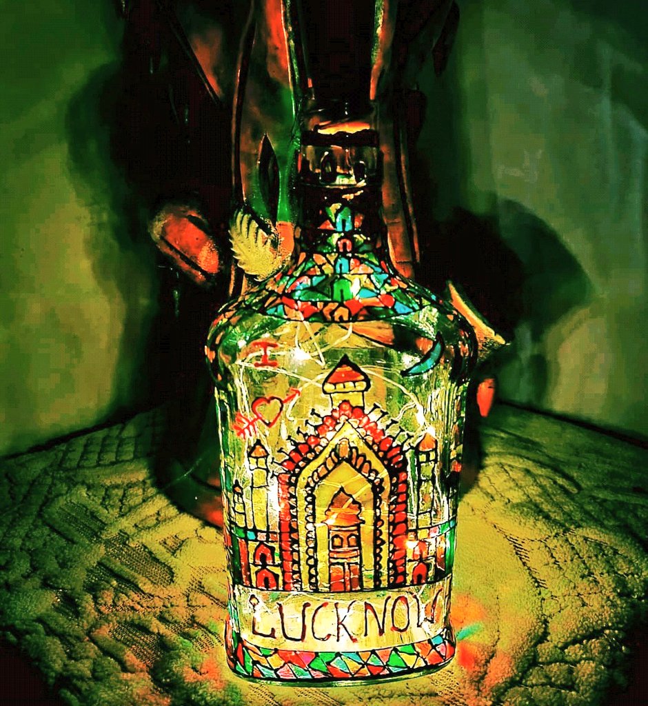guptapriyam's tweet photo. #bottleart #rumigate #lucknow #bottlelamp #art #artist #bottlepainting 🎨✨🎨 https://t.co/3woaHpZ5aX