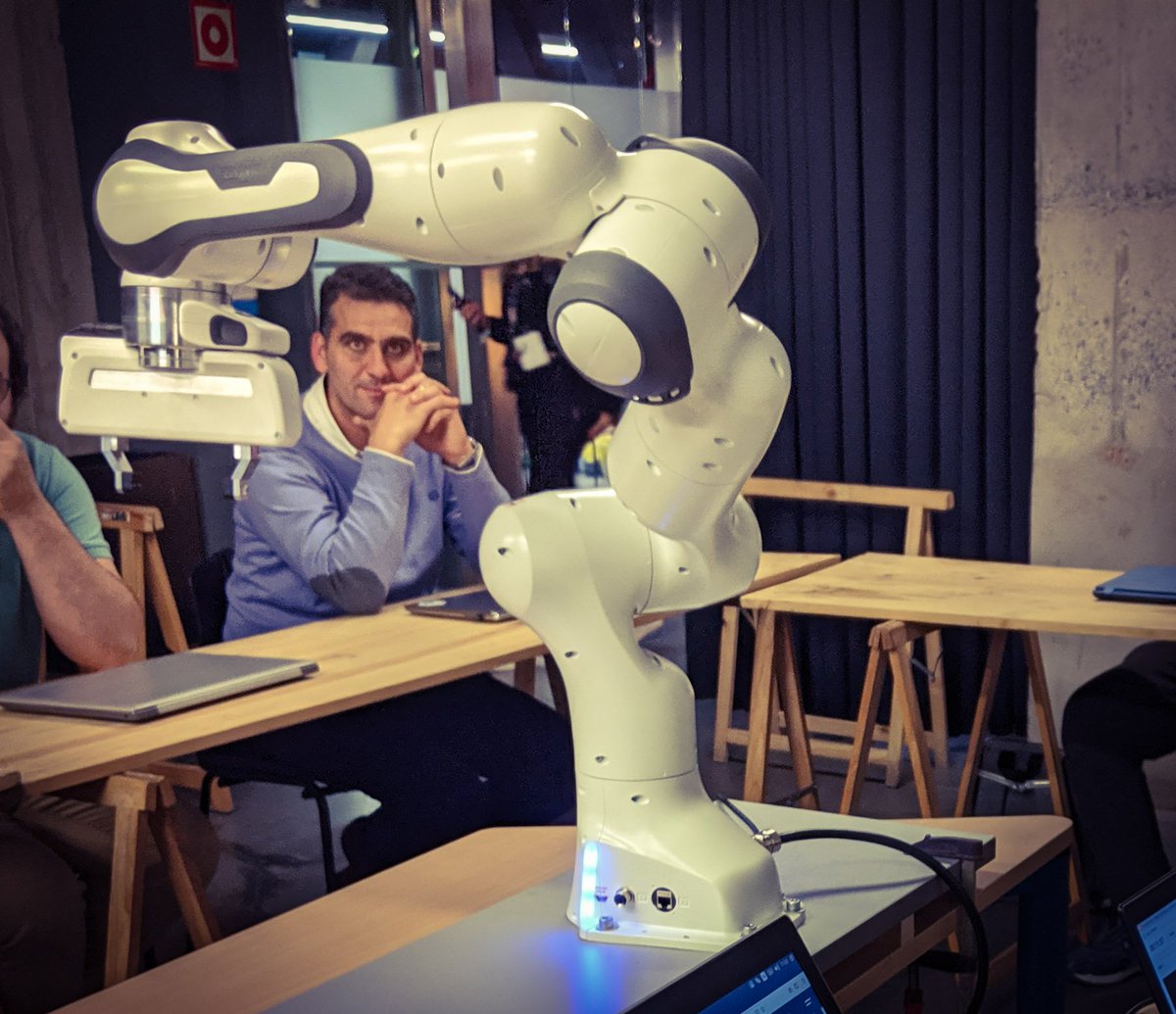 gnz's tweet image. Today at @MakerFaireBio, where I hosted a workshop about #COMPAS_FAB for digital fabrication with industrial robots. Thanks to @CampTecnologico for bringing in a Panda robot by @FRANKAEMIKA for demo!

Slides, examples and more on: github.com/gramaziokohler…