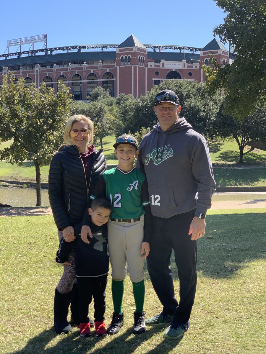 JenaSalomon's tweet photo. Ballpark fun on this chilly Saturday! @DavidSalomon99 https://t.co/imGKkYDDUY