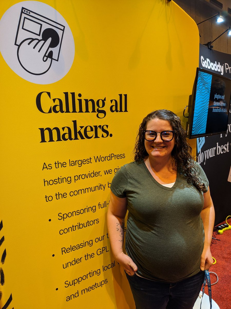 JRB2287's tweet image. Hanging at the @GoDaddy booth at #WCUS! #MakersOfTheWeb
