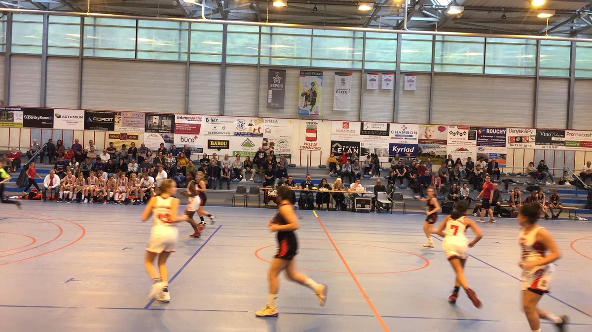 Succès populaire de nos 3 Tournois Inter Comités à <a href="/BourgJL/">JL Bourg Basket</a>  @AMSB73 et Et. de Chamalieres  Environ 1200 spectateurs sur les 3 sites pour voir évoluer les espoirs départementaux des CD01, CD03, CD15, CD26/07, CD38, CD42, CD43, CD63, CD69, CD73 et CD74. <a href="/aurabasketball/">Ligue Auvergne-Rhône-Alpes de BasketBall</a>