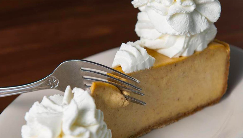 WeRRestaurants's tweet photo. Things got a whole lot tastier in the 1990s as #fastcasual #restaurants like @cheesecake and @RedLobster began to explode and expand.
Today, fast-casual dining is so popular we released an entire podcast about it this year! Learn more: https://t.co/cxE3z34xeG. #100YearsofWow https://t.co/ENCCLrJ4JF