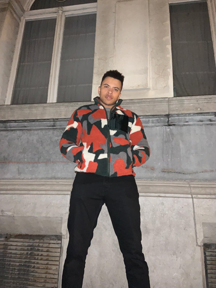 I'm a relative new urban artist from Belgium. My debut EP 'midnight Sadness' been played over 200.000 times in 50 countries. Give a man a ear. To those familiar with my music I would really appreciate a RT 💞only love open.spotify.com/track/6OFoaApw…