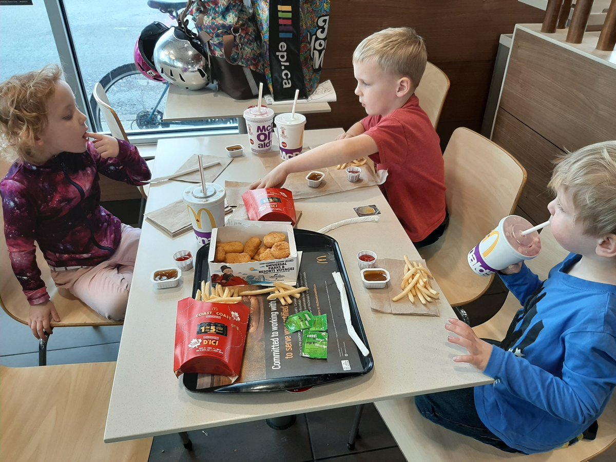 .3km and 5 min travel time. Lunch stop.Kid's choice, so healthy all the way 